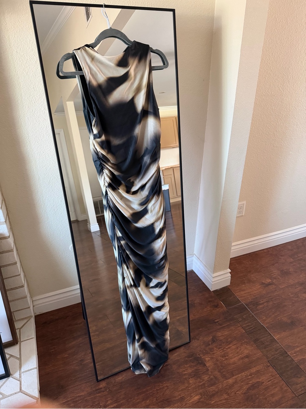 Maxi Dress- never worn . Size L - Picture 4 of 4